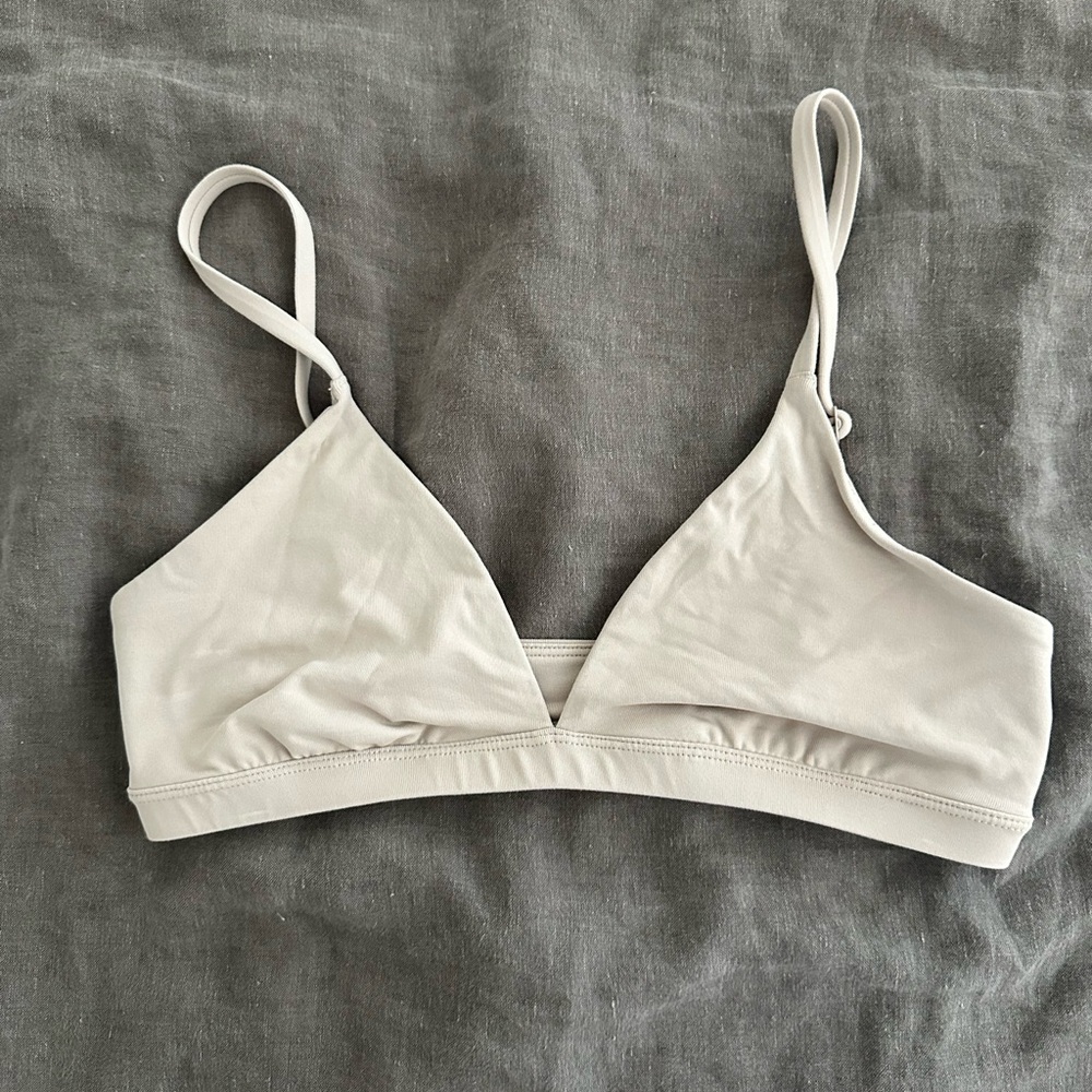 Aritzia Contour Cream Bralette